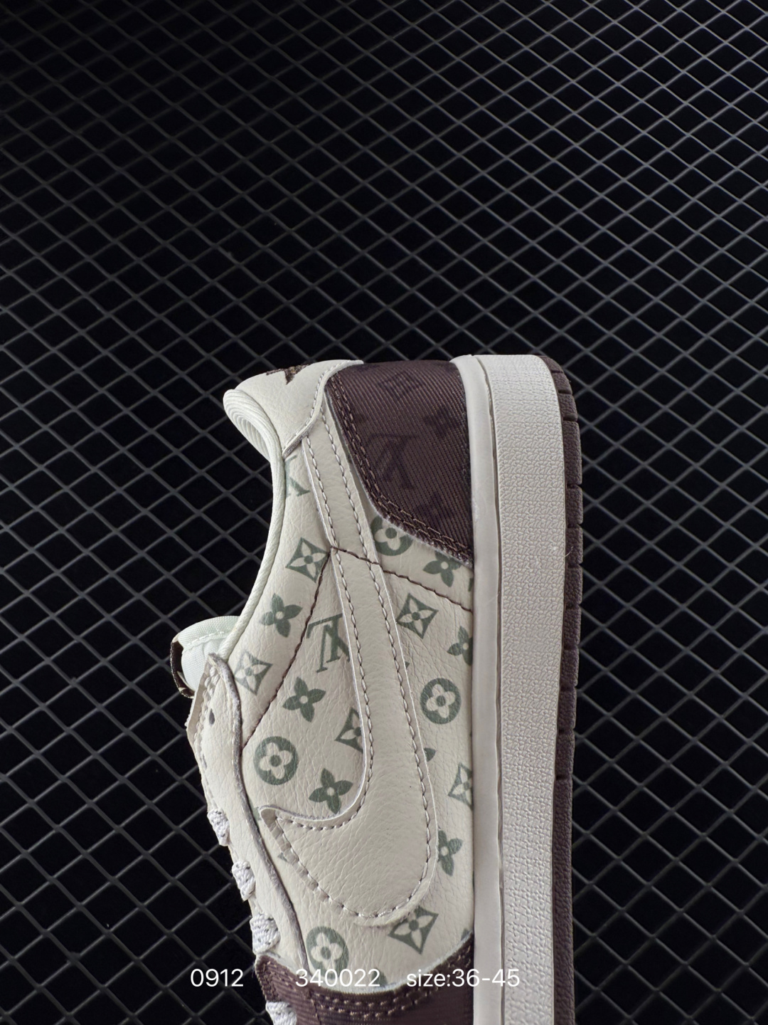 Travis Scott x Air Jordan 1 ” Reverse Mocha “